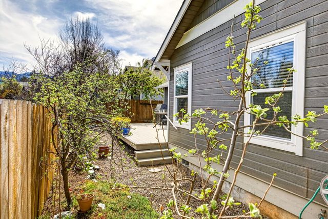 480 Parkside Drive, Ashland, OR 97520