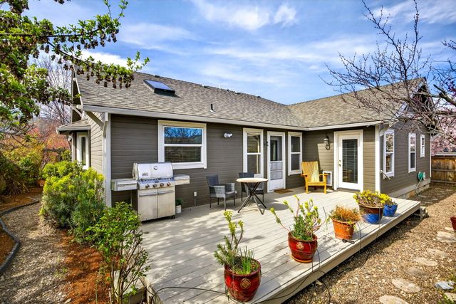 480 Parkside Drive, Ashland, OR 97520