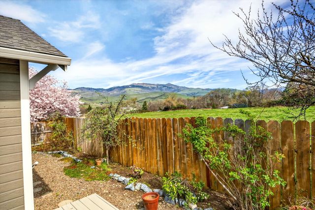 480 Parkside Drive, Ashland, OR 97520