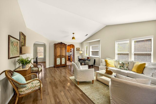 480 Parkside Drive, Ashland, OR 97520