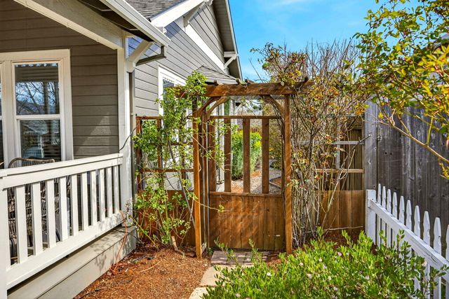 480 Parkside Drive, Ashland, OR 97520