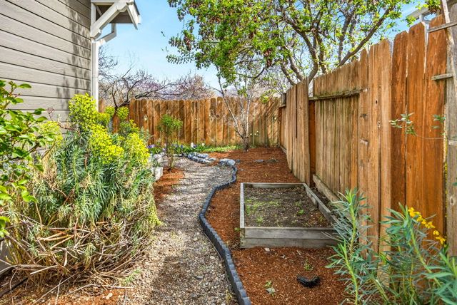 480 Parkside Drive, Ashland, OR 97520