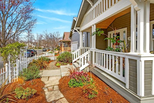 480 Parkside Drive, Ashland, OR 97520