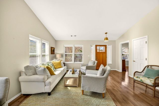 480 Parkside Drive, Ashland, OR 97520