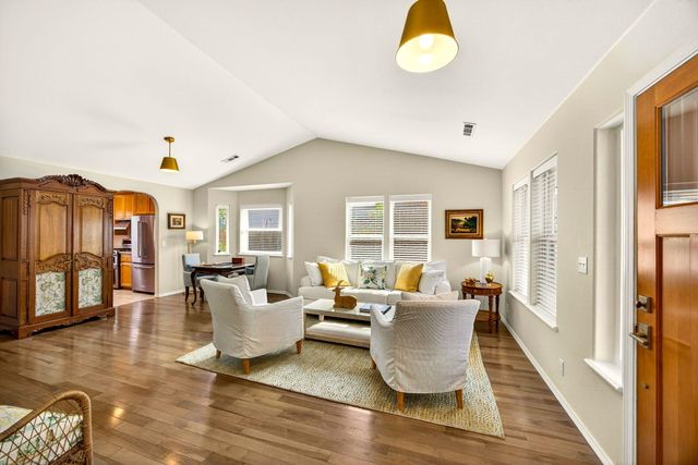 480 Parkside Drive, Ashland, OR 97520