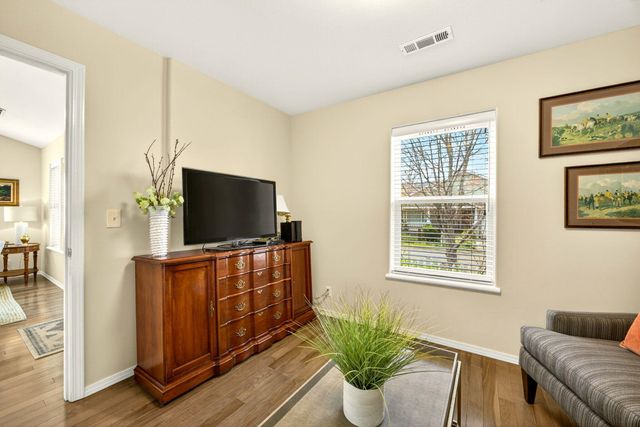 480 Parkside Drive, Ashland, OR 97520