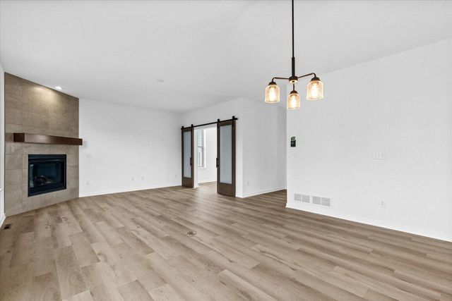 N174W20660 Laurel Springs CIRCLE, Jackson, WI 53037
