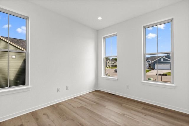 N174W20660 Laurel Springs CIRCLE, Jackson, WI 53037
