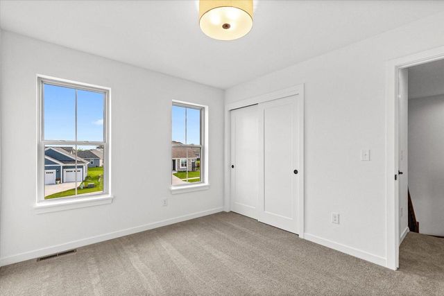 N174W20660 Laurel Springs CIRCLE, Jackson, WI 53037