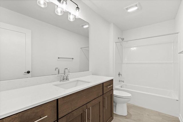 N174W20660 Laurel Springs CIRCLE, Jackson, WI 53037