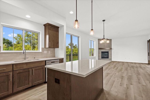 N174W20660 Laurel Springs CIRCLE, Jackson, WI 53037
