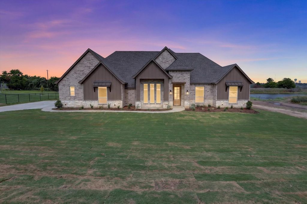 471 Red Bird Drive, Springtown, TX 76082