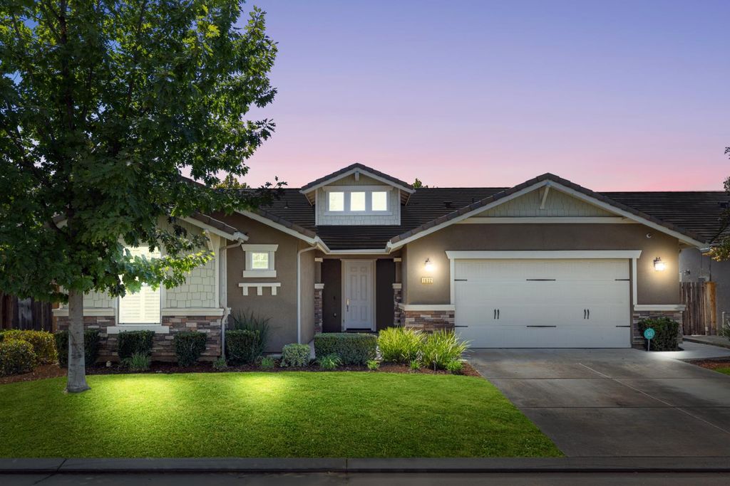 1632 N Broadbent Lane, Clovis, CA 93619