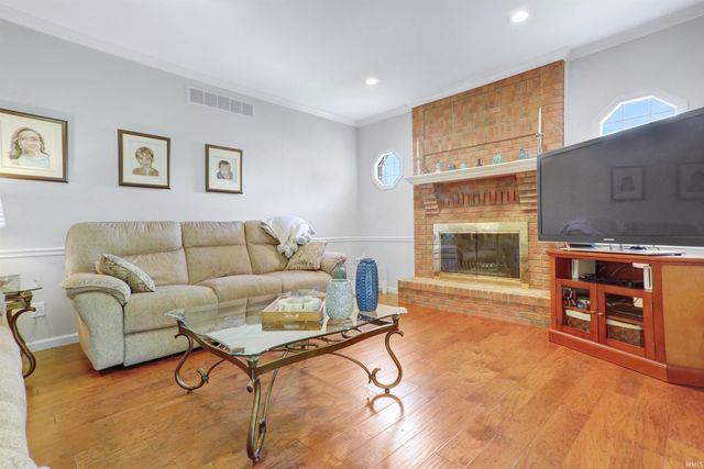 7344 Timber View Drive, Newburgh, IN 47630