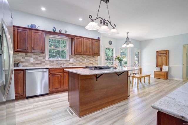 7344 Timber View Drive, Newburgh, IN 47630