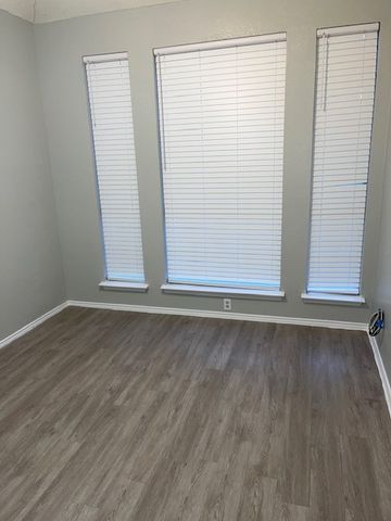 704 Kelsie Lane, Desoto, TX 75115