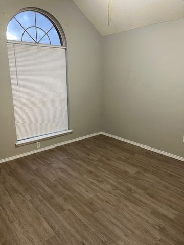 704 Kelsie Lane, Desoto, TX 75115