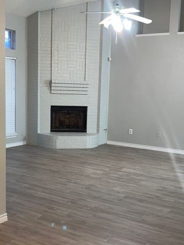704 Kelsie Lane, Desoto, TX 75115