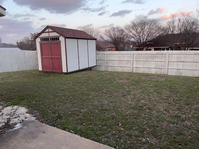 704 Kelsie Lane, Desoto, TX 75115