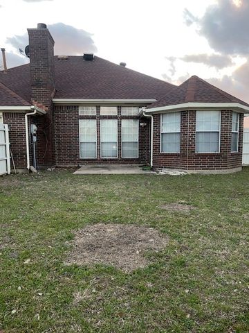 704 Kelsie Lane, Desoto, TX 75115