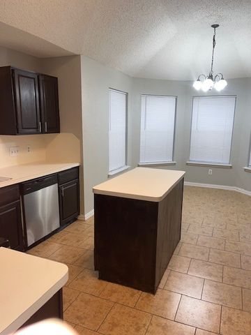 704 Kelsie Lane, Desoto, TX 75115