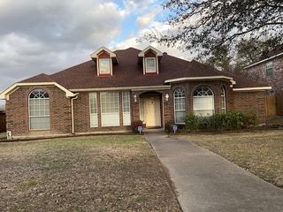704 Kelsie Lane, Desoto, TX 75115