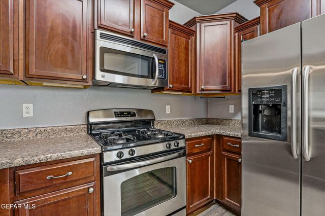 12569 WOLF BERRY Drive, El Paso, TX 79928