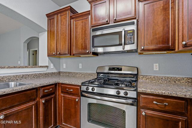 12569 WOLF BERRY Drive, El Paso, TX 79928