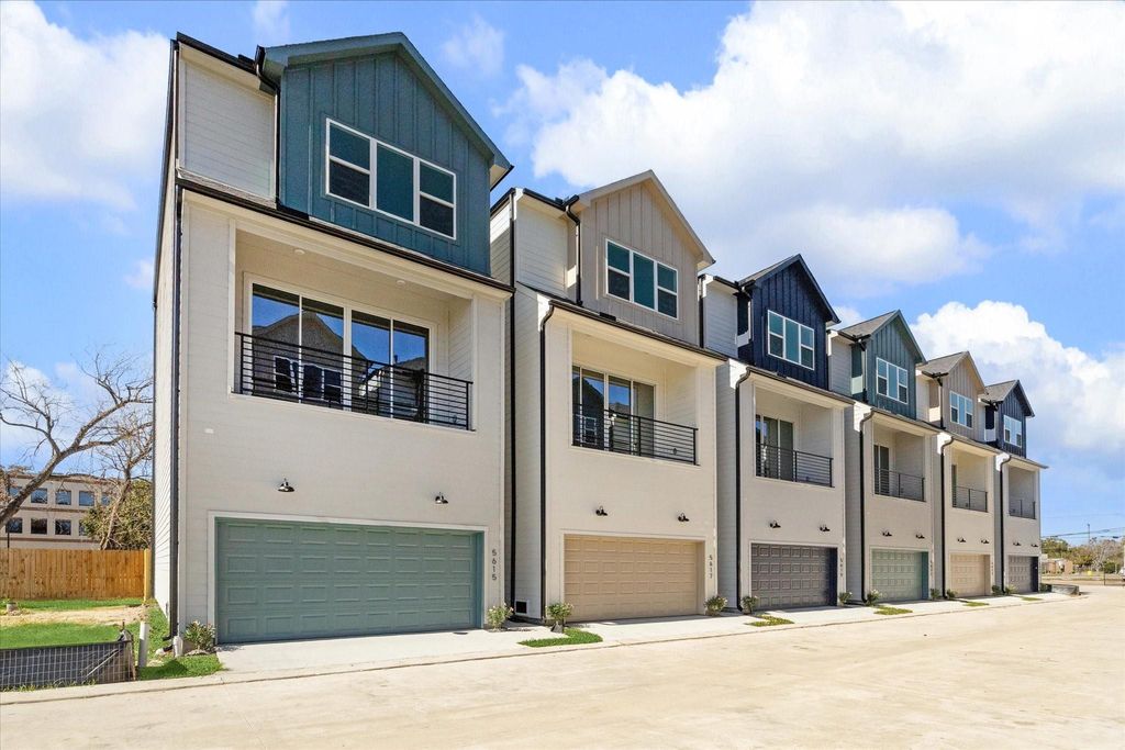 5621 Camino Encantado Drive, Houston, TX 77091