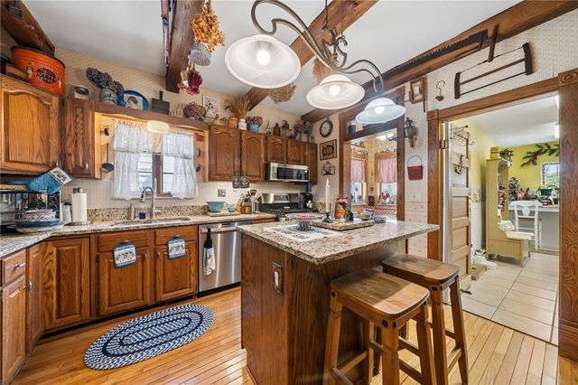 320 Walnut St, Zelienople Boro, PA 16063