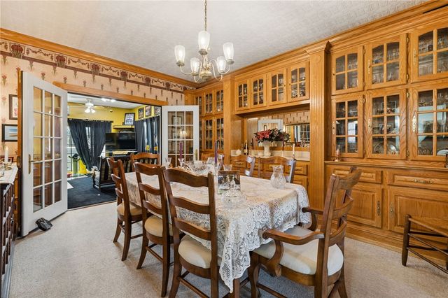 320 Walnut St, Zelienople Boro, PA 16063