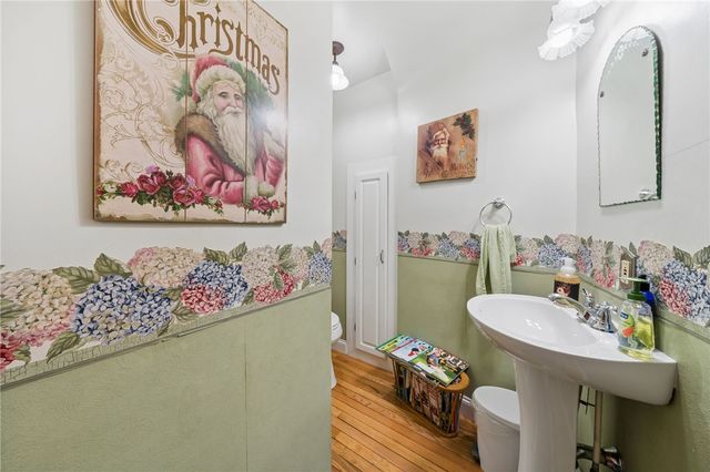 320 Walnut St, Zelienople Boro, PA 16063