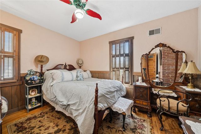 320 Walnut St, Zelienople Boro, PA 16063