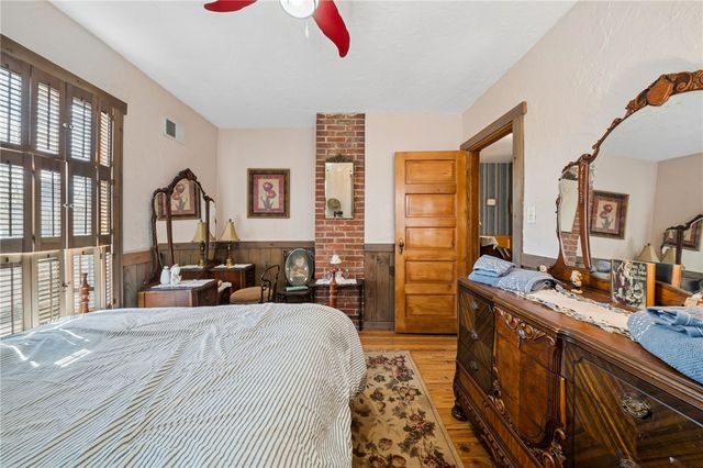 320 Walnut St, Zelienople Boro, PA 16063