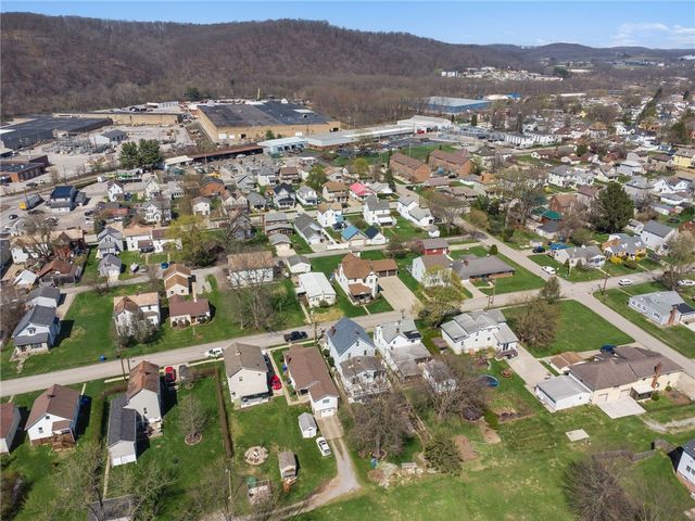320 Walnut St, Zelienople Boro, PA 16063