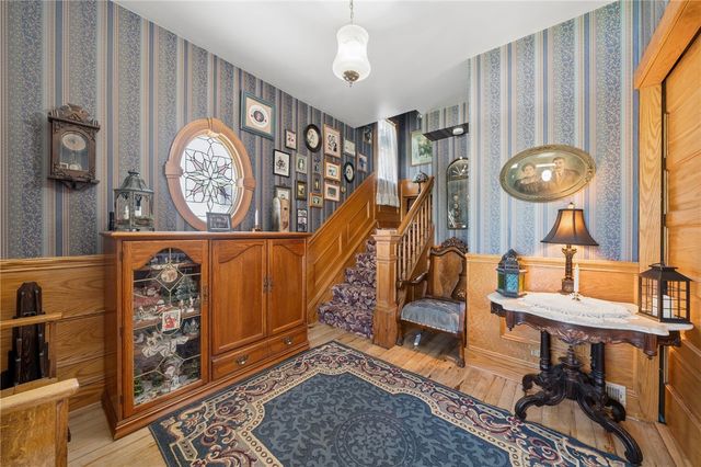 320 Walnut St, Zelienople Boro, PA 16063
