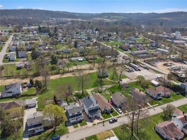 320 Walnut St, Zelienople Boro, PA 16063