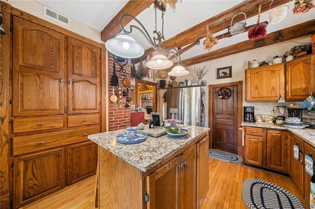 320 Walnut St, Zelienople Boro, PA 16063