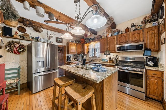 320 Walnut St, Zelienople Boro, PA 16063