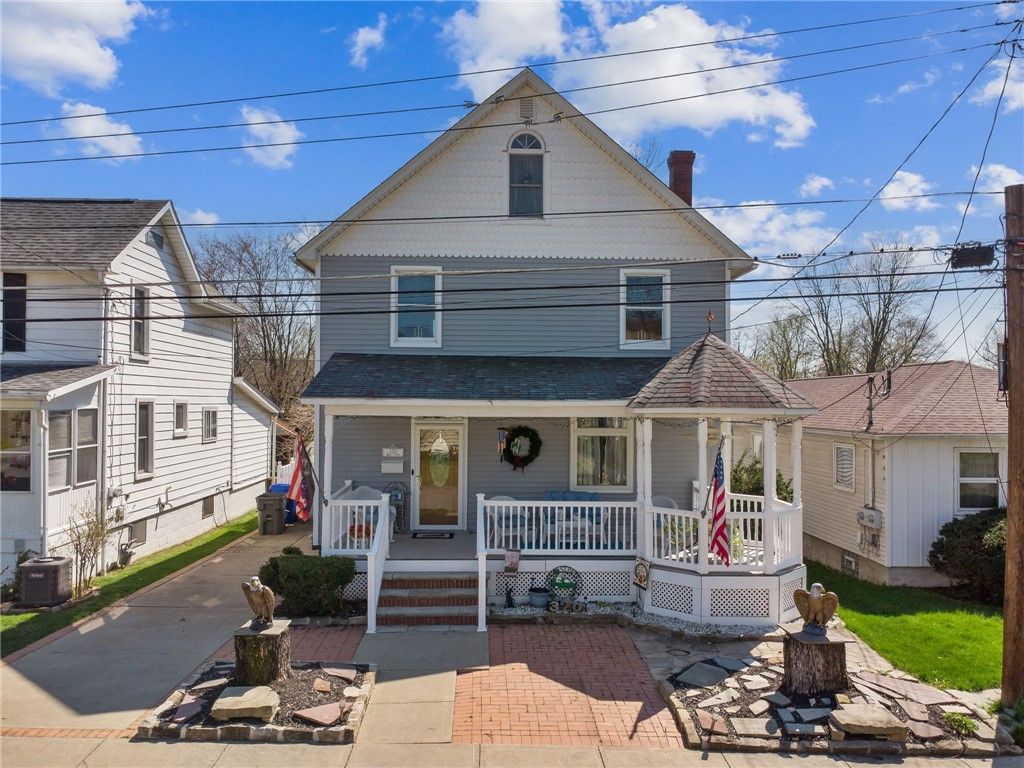 320 Walnut St, Zelienople Boro, PA 16063