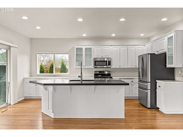 1284 ALDERBROOK Ln, Eugene, OR 97404