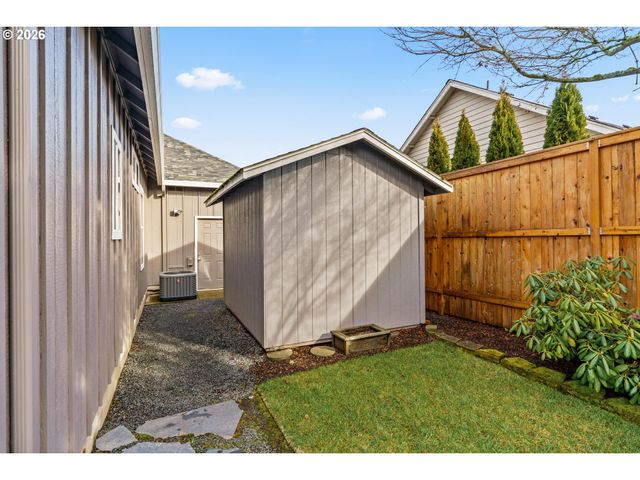 1284 ALDERBROOK Ln, Eugene, OR 97404