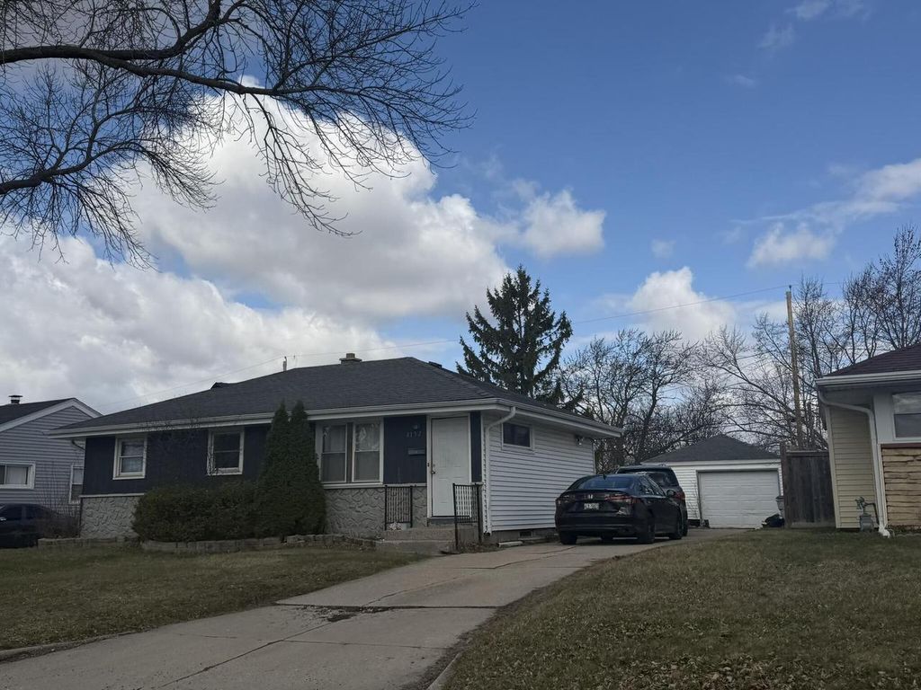8152 W Clovernook STREET, Milwaukee, WI 53223
