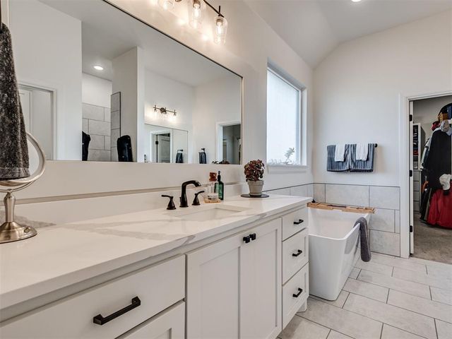 5705 Tiger Stone Drive, Mustang, OK 73064