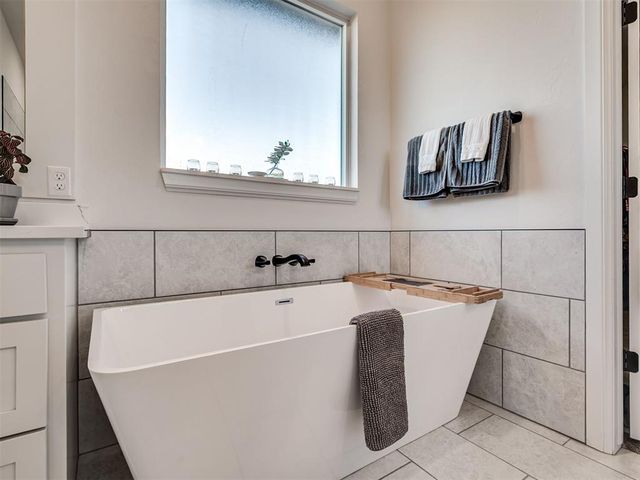 5705 Tiger Stone Drive, Mustang, OK 73064