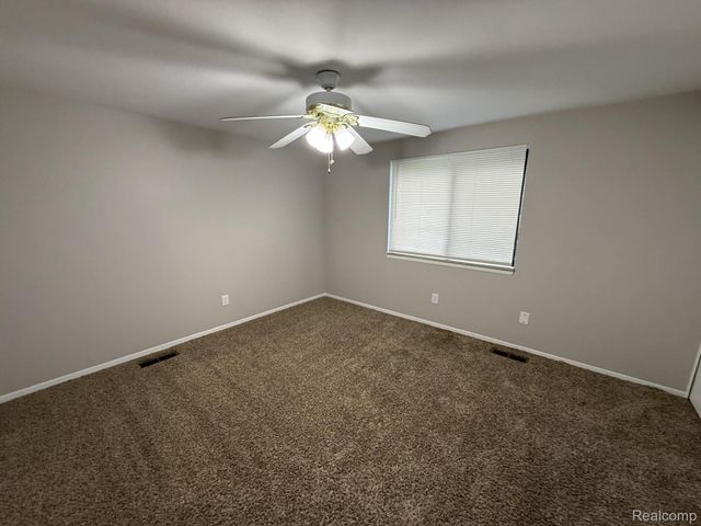 27153 Farmbrook Villa Drive, Southfield, MI 48034