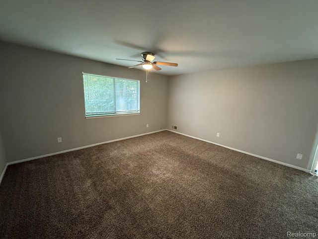 27153 Farmbrook Villa Drive, Southfield, MI 48034