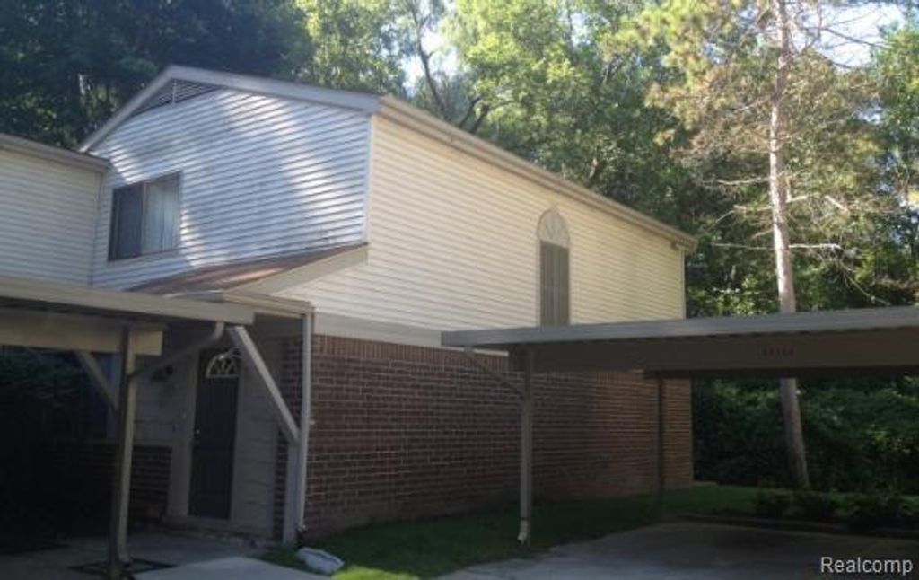 27153 Farmbrook Villa Drive, Southfield, MI 48034
