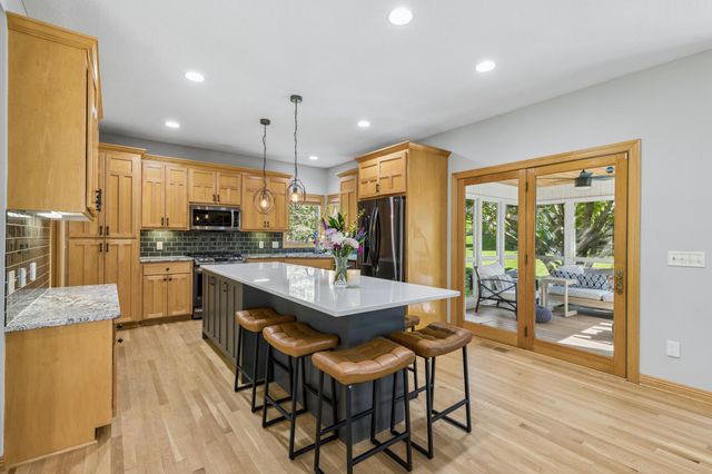 10423 Raleigh Road, Woodbury, MN 55129