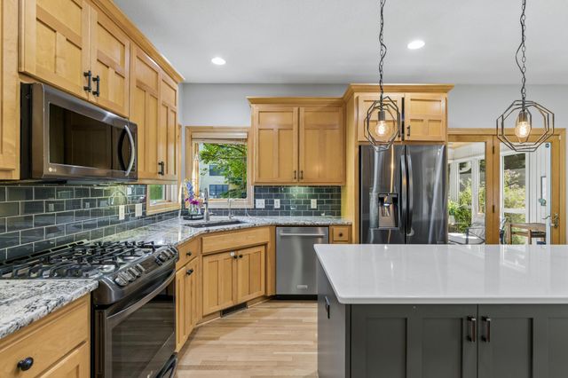 10423 Raleigh Road, Woodbury, MN 55129
